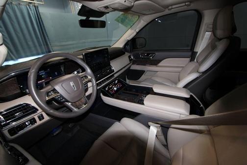 2024 Lincoln Navigator Premiere