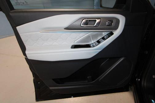 Black Metallic 2025 Ford Explorer Platinum