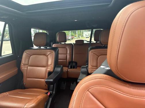 White 2020 Lincoln Navigator Reserve
