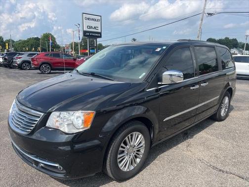 2016 Chrysler Town & Country Touring-L