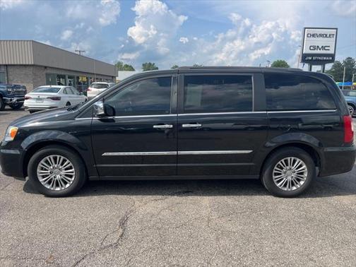 2016 Chrysler Town & Country Touring-L
