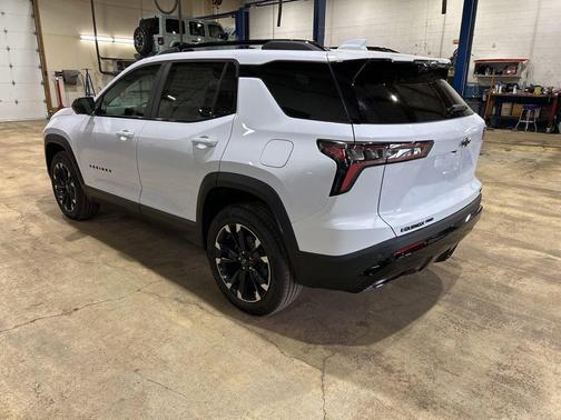 Polar White Tricoat 2026 Chevrolet Equinox AWD RS