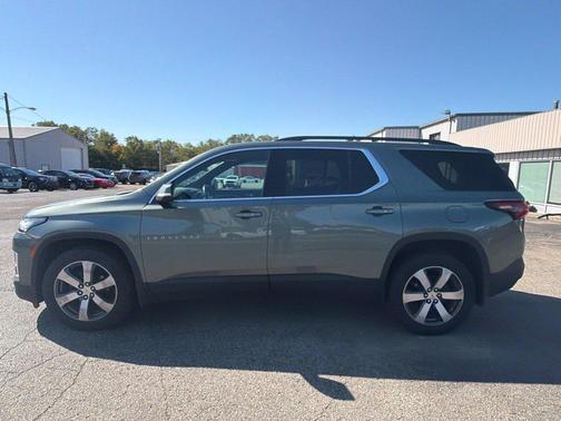 Silver Sage Metallic 2023 Chevrolet Traverse LT Leather