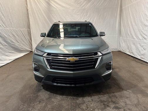 Silver Sage Metallic 2023 Chevrolet Traverse LT Leather