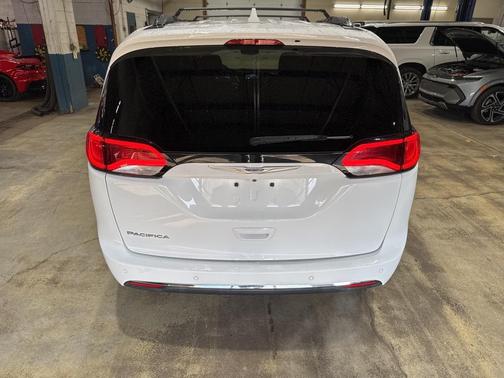 2018 Chrysler Pacifica Touring-L