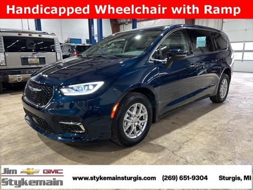 2023 Chrysler Pacifica Touring L