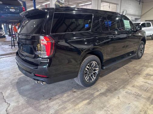Black 2026 Chevrolet Suburban Z71, 4WD