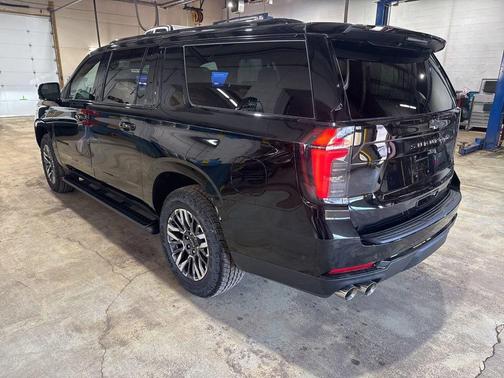 Black 2026 Chevrolet Suburban Z71, 4WD