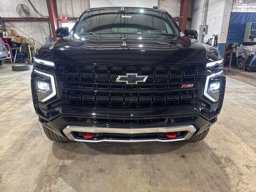 Black 2026 Chevrolet Suburban Z71, 4WD