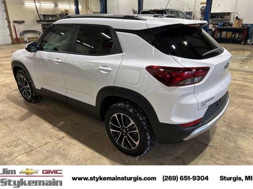 Summit White 2026 Chevrolet Trailblazer LT