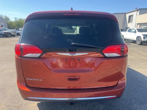 2018 Chrysler Pacifica Touring-L