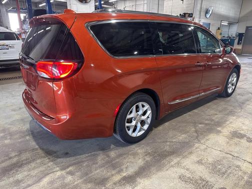 2018 Chrysler Pacifica Touring-L