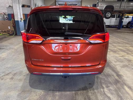 2018 Chrysler Pacifica Touring-L