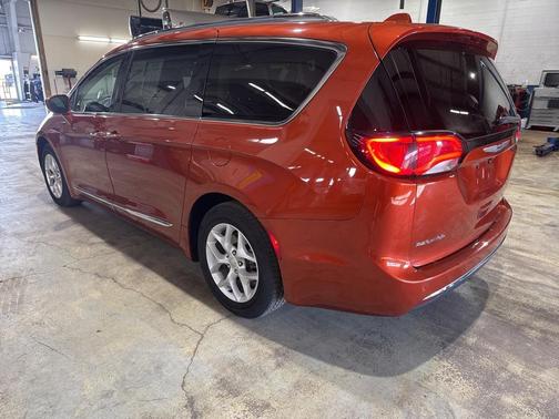 2018 Chrysler Pacifica Touring-L