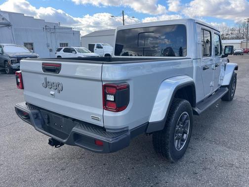 2022 Jeep Gladiator Overland