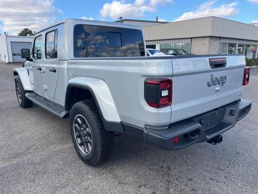 2022 Jeep Gladiator Overland