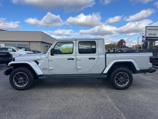2022 Jeep Gladiator Overland