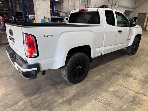 2022 GMC Canyon Elevation Standard