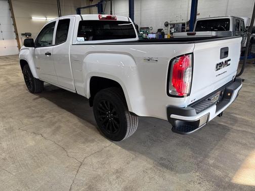 2022 GMC Canyon Elevation Standard
