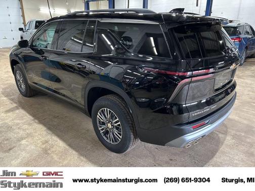 Mosaic Black Metallic 2026 Chevrolet Traverse LT