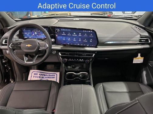 Mosaic Black Metallic 2026 Chevrolet Traverse LT