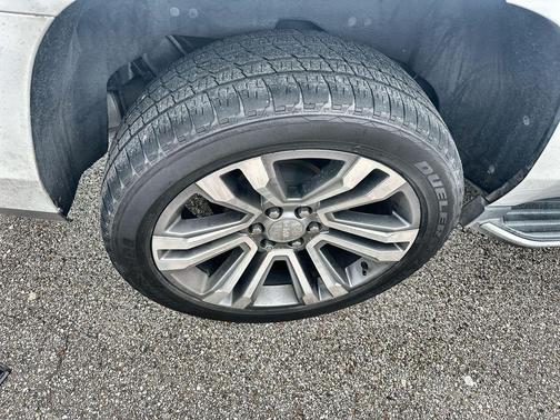 White Frost Tricoat 2018 GMC Yukon Denali