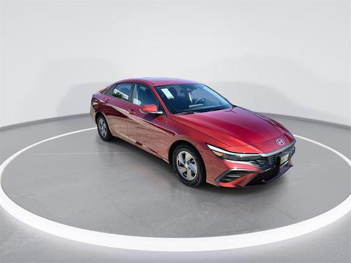 2024 Hyundai ELANTRA SE