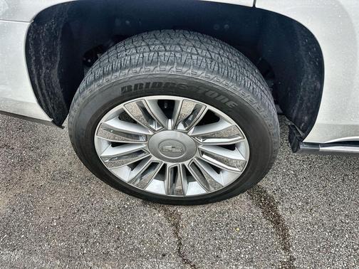 Crystal White Tricoat 2020 Cadillac Escalade Platinum