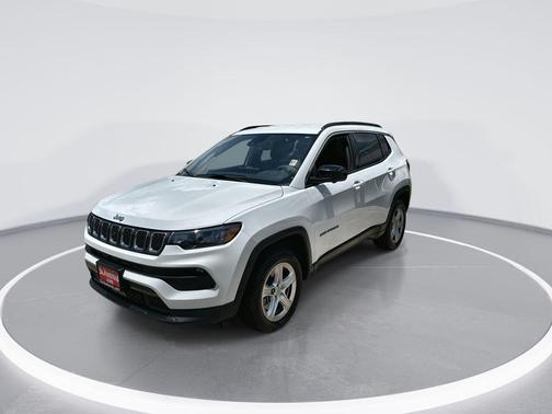 Bright White Clearcoat 2023 Jeep Compass Latitude