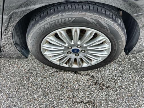 TUXEDO BLACK METALLIC 2014 Ford Fusion Hybrid SE