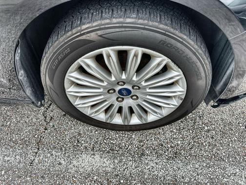 TUXEDO BLACK METALLIC 2014 Ford Fusion Hybrid SE