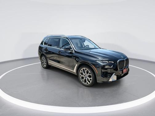 Black Sapphire Metallic 2024 BMW X7 xDrive40i