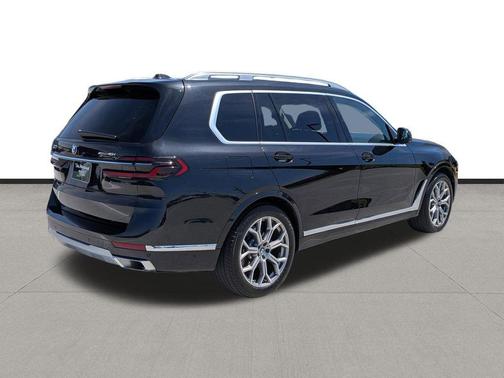 Black Sapphire Metallic 2024 BMW X7 xDrive40i