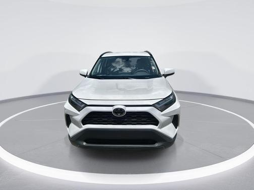 Ice Cap 2023 Toyota RAV4 XLE