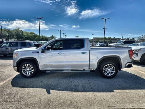 White Frost Tricoat 2022 GMC Sierra 1500 SLT
