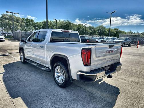 White Frost Tricoat 2022 GMC Sierra 1500 SLT