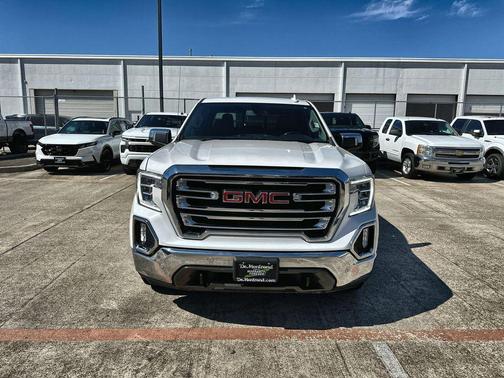 White Frost Tricoat 2022 GMC Sierra 1500 SLT