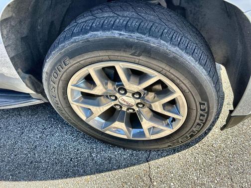 Summit White 2018 GMC Yukon SLT