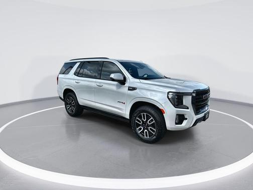 White Frost Tricoat 2024 GMC Yukon 4WD AT4