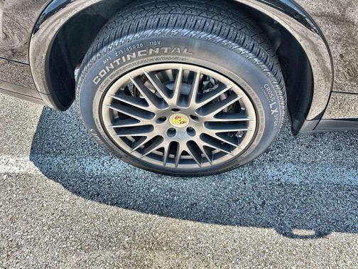Jet Black Metallic 2018 Porsche Cayenne Platinum Edition