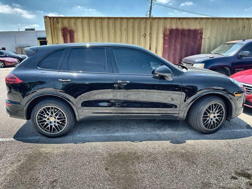 Jet Black Metallic 2018 Porsche Cayenne Platinum Edition