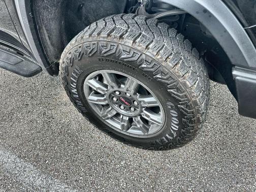 2025 GMC Sierra 1500 AT4X