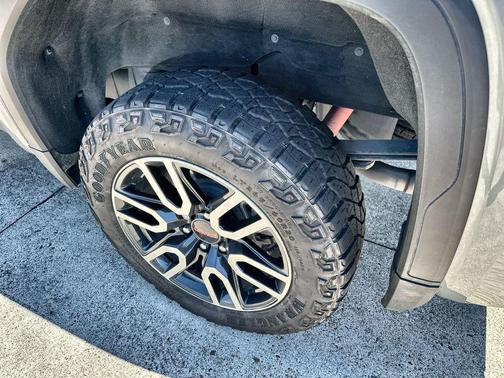 Sterling Metallic 2024 GMC Sierra 1500 AT4