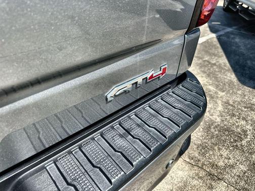 Sterling Metallic 2024 GMC Sierra 1500 AT4