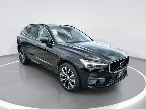 2022 Volvo XC60 B5 Momentum