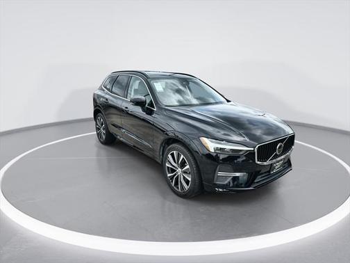 2022 Volvo XC60 B5 Momentum