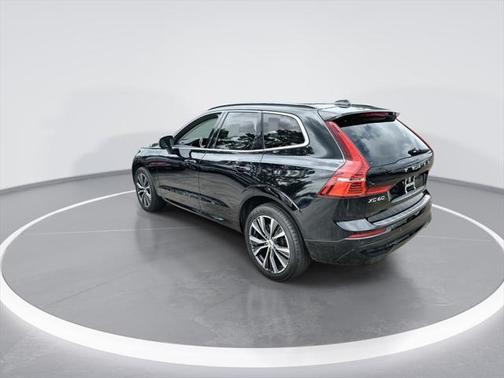 2022 Volvo XC60 B5 Momentum