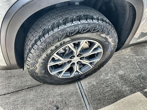 Sterling Metallic 2025 GMC Acadia AWD AT4