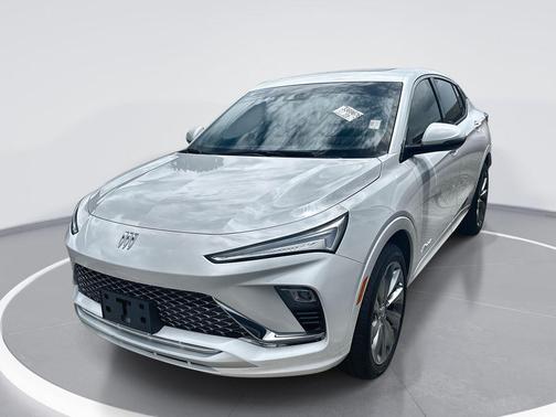 White Frost Tricoat 2026 Buick Envista Avenir FWD