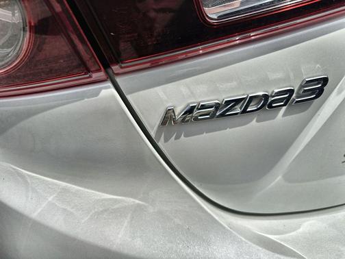 Snowflake White Pearl Mica 2016 Mazda Mazda3 i Sport